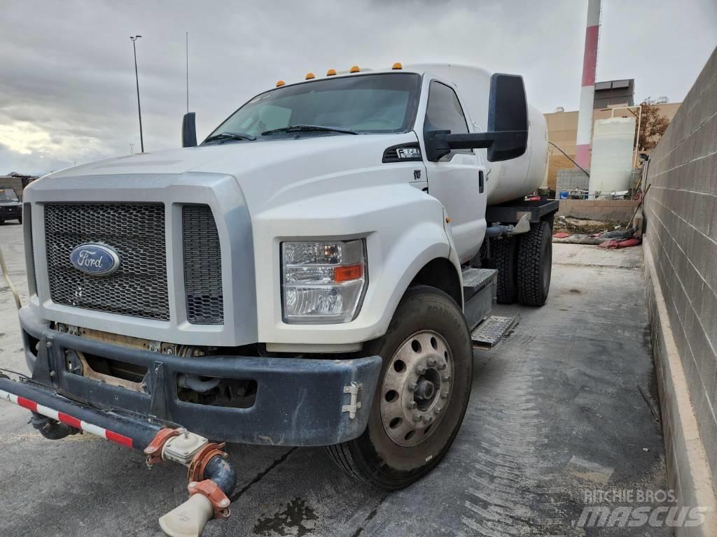 Ford F 650 水罐车