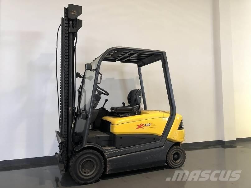XCMG XE30 电动叉车