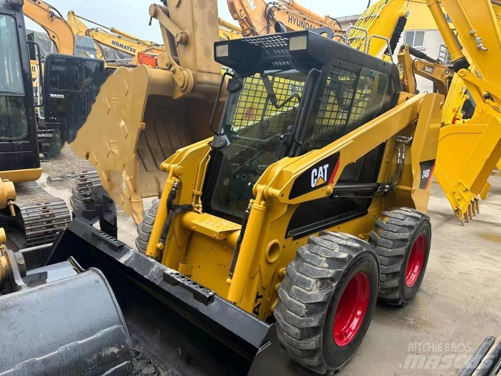 CAT 246 D 滑移装载机