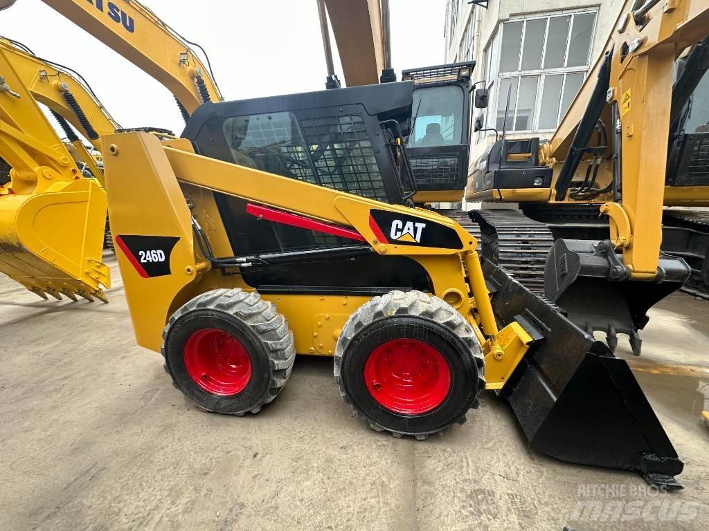 CAT 246 D 滑移装载机