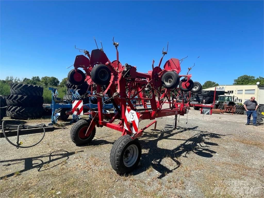 Lely Lotus 900 犁耙和摊草机