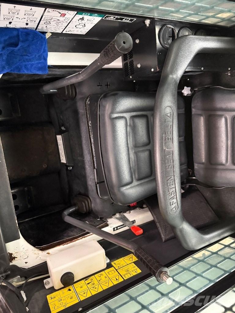 Bobcat S 16 滑移装载机
