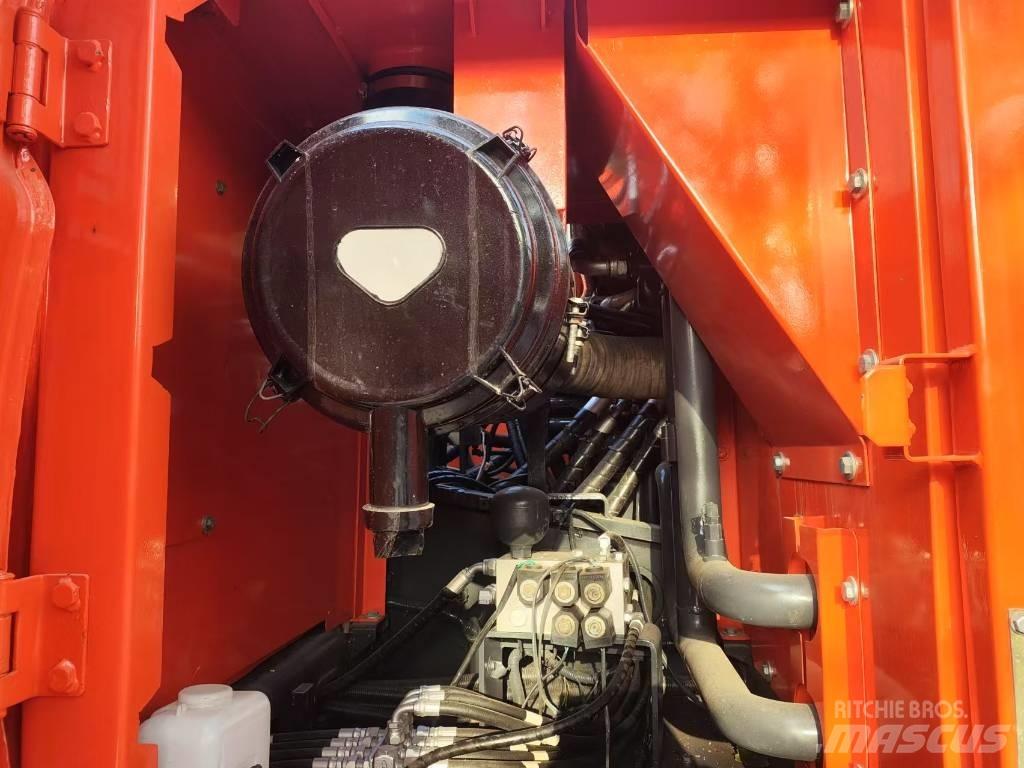 Doosan DX300LC-9c 履带挖掘机