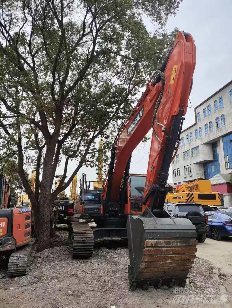 Doosan DX300LC-9c 履带挖掘机