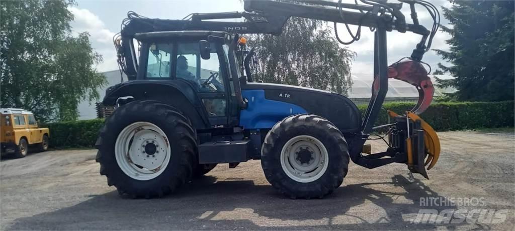 Valtra T130 拖拉机/农用车