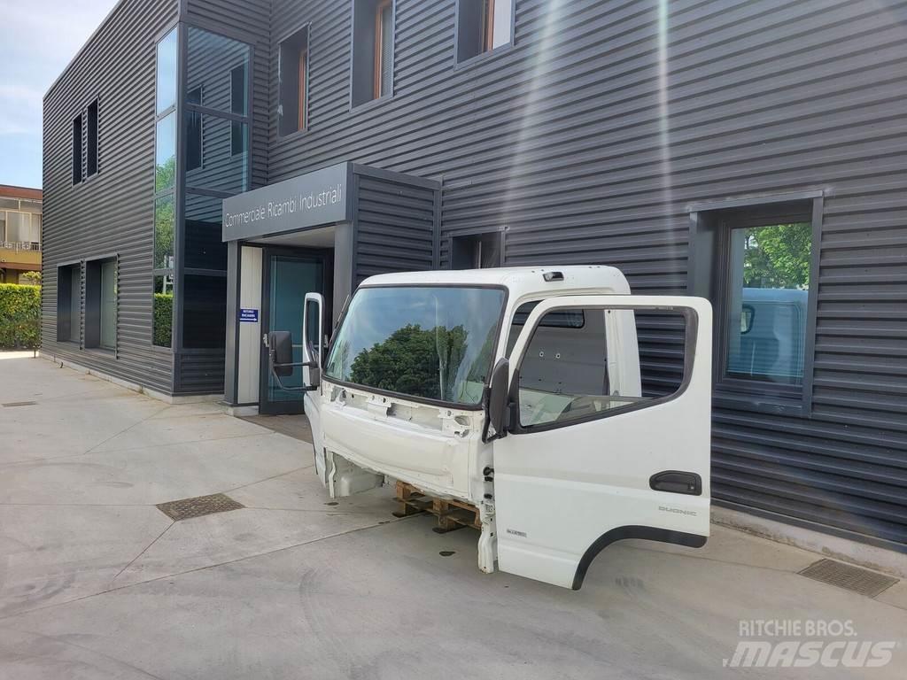 Mitsubishi Fuso "C" 驾驶室与内部