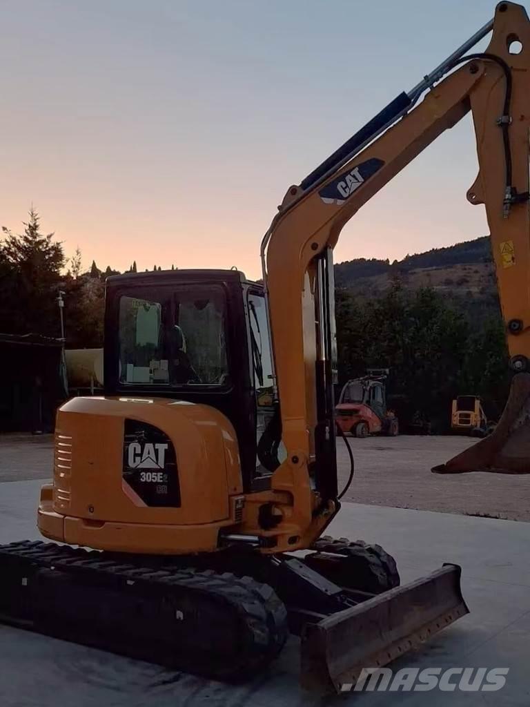 CAT 305E2CR 小型挖掘机