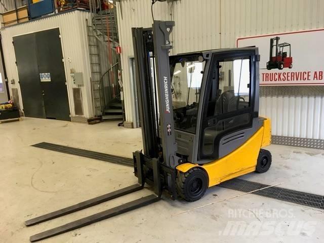 Jungheinrich EFG 320 电动叉车