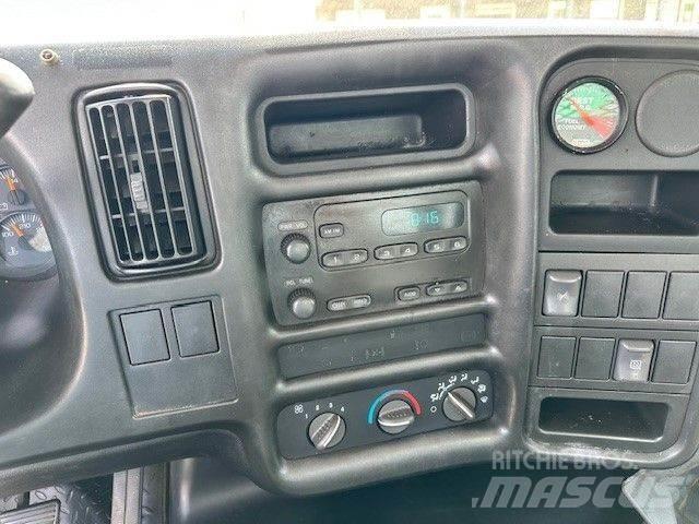 GMC 5500 平板栏板货车