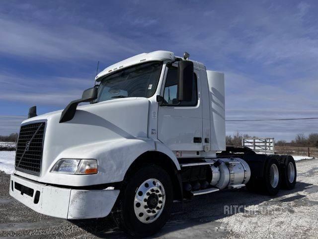 Volvo VNM 平板车