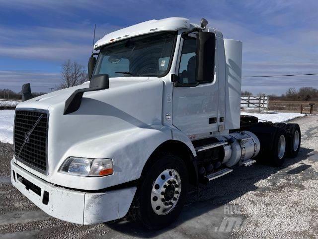 Volvo VNM 平板车