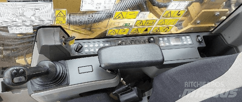 CAT 326F 履带挖掘机
