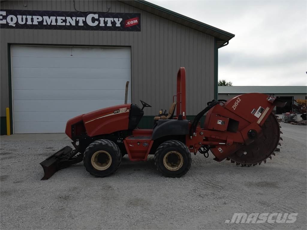 Ditch Witch RT55 岩石和混凝土锯