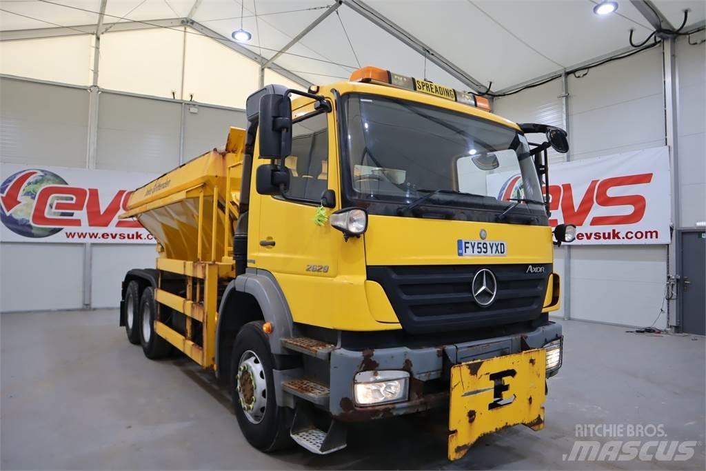 Mercedes-Benz AXOR 2629 铺砂机