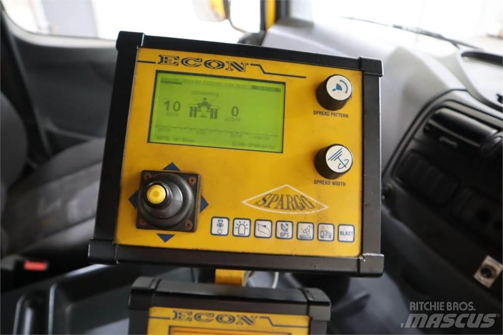 Mercedes-Benz AXOR 2629 铺砂机