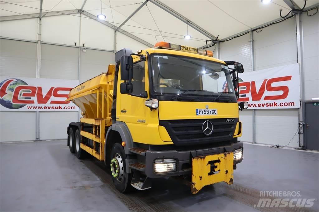 Mercedes-Benz AXOR 2629 铺砂机