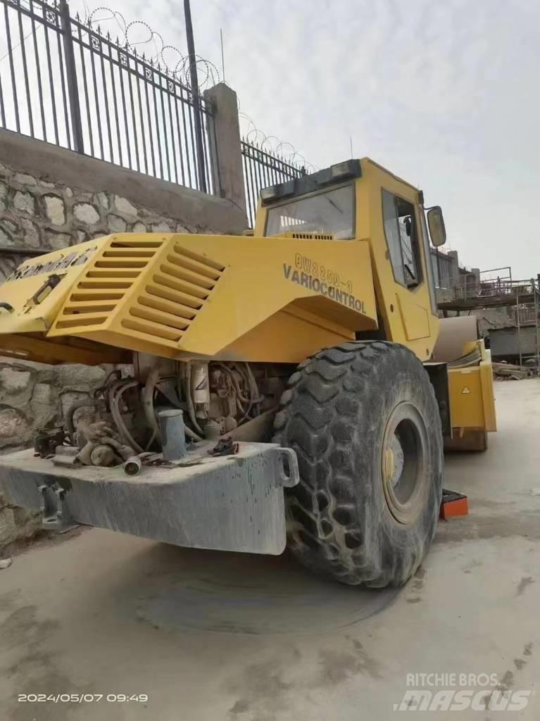 Bomag bw225d-3 单轮压路机