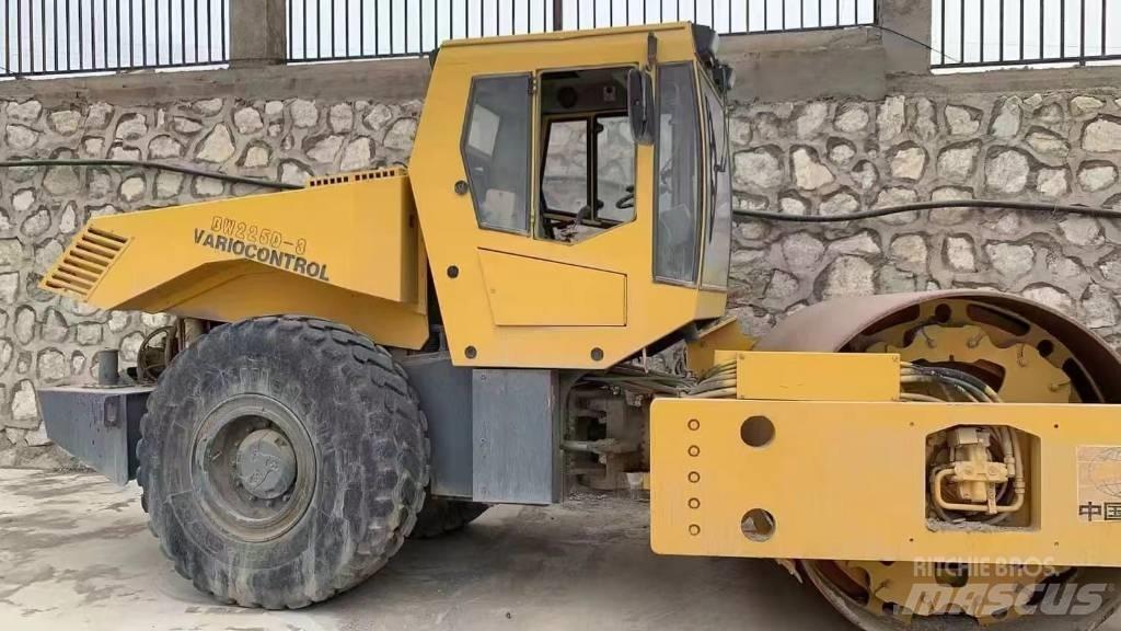Bomag bw225d-3 单轮压路机