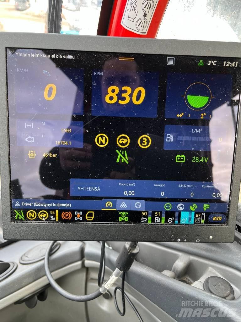 Komatsu 911.7 收割机