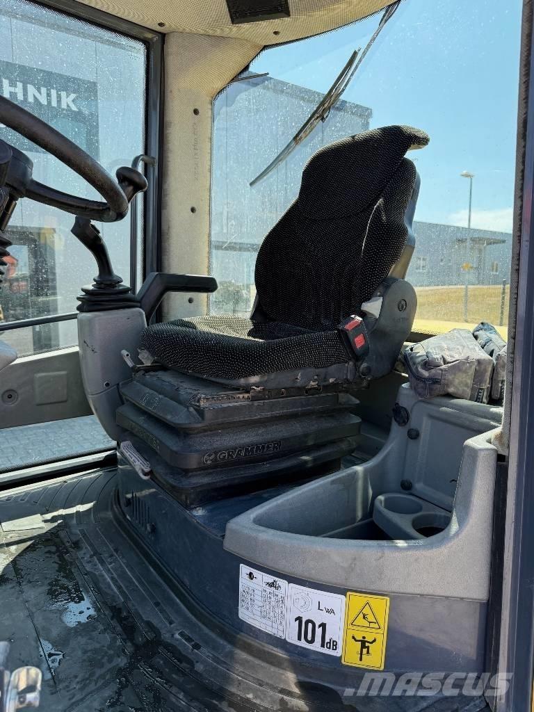 Yanmar V 80 轮式装载机