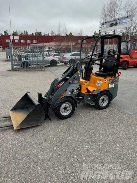 GiANT G 1200 小型装载机