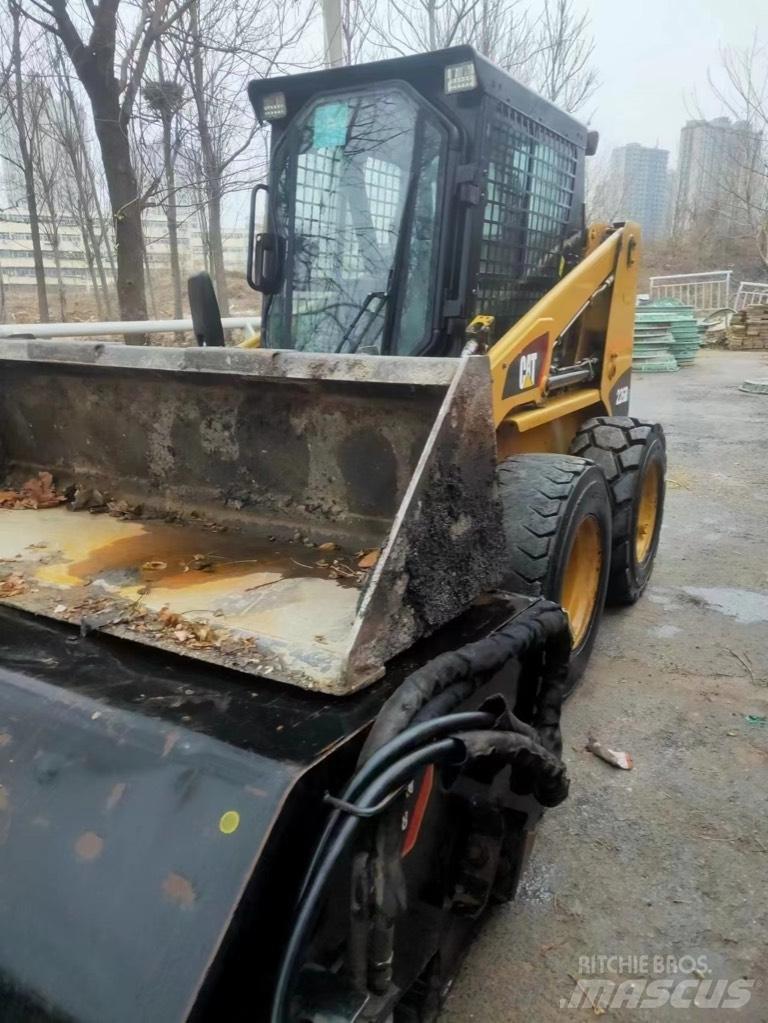 CAT 226 B 滑移装载机