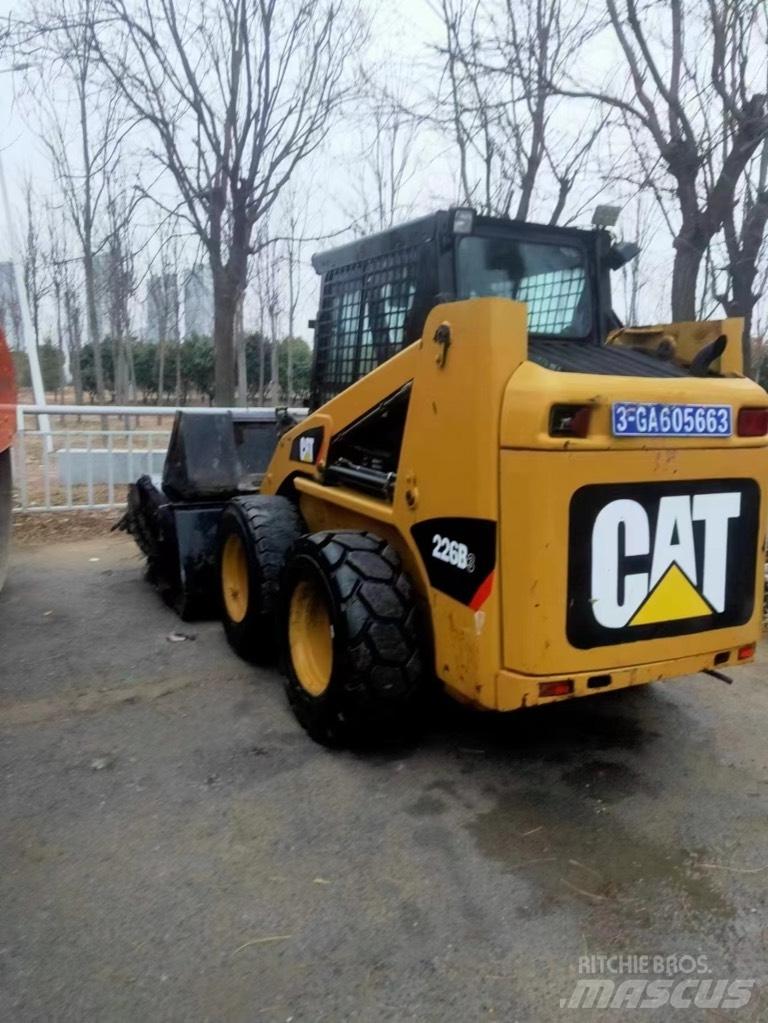 CAT 226 B 滑移装载机