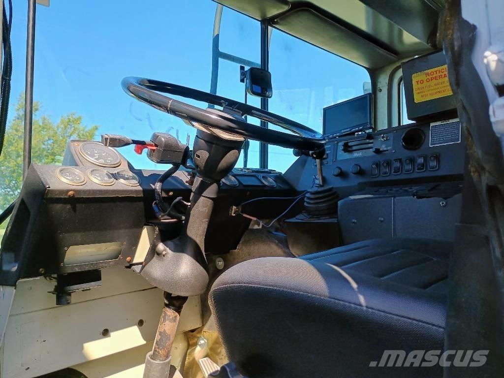 Mack MR 垃圾车