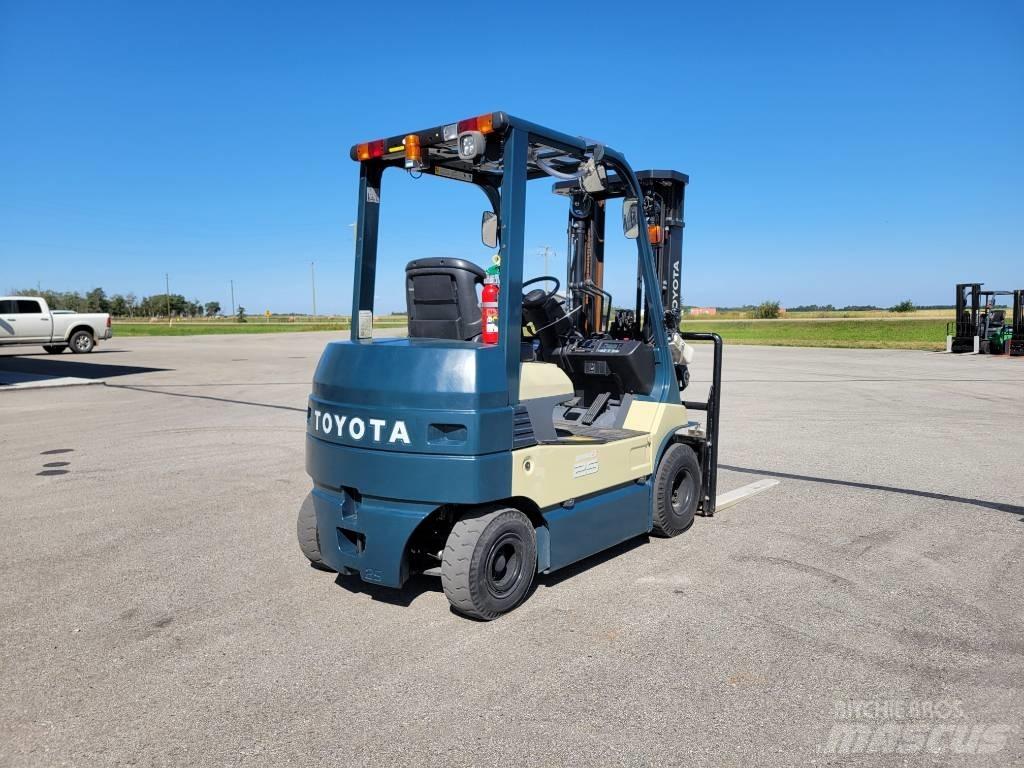Toyota 8 FB 25 电动叉车