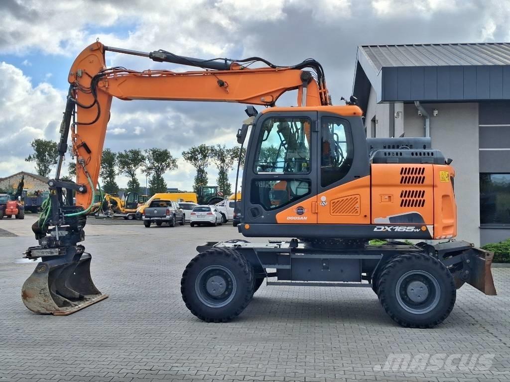 Doosan DX 165 W-5 轮式挖掘机