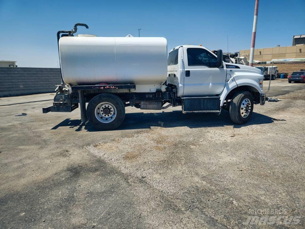 Ford F 650 SD 水罐车