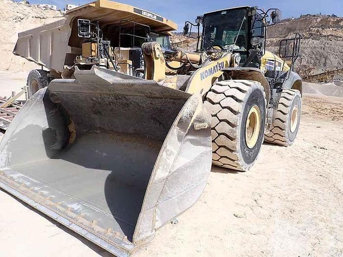 Komatsu WA475 轮式装载机