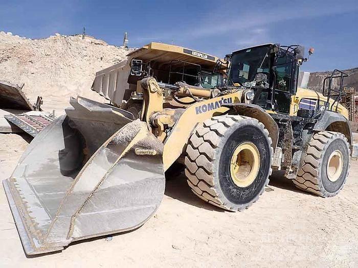 Komatsu WA475 轮式装载机