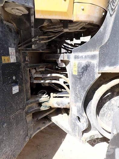 Komatsu WA475 轮式装载机