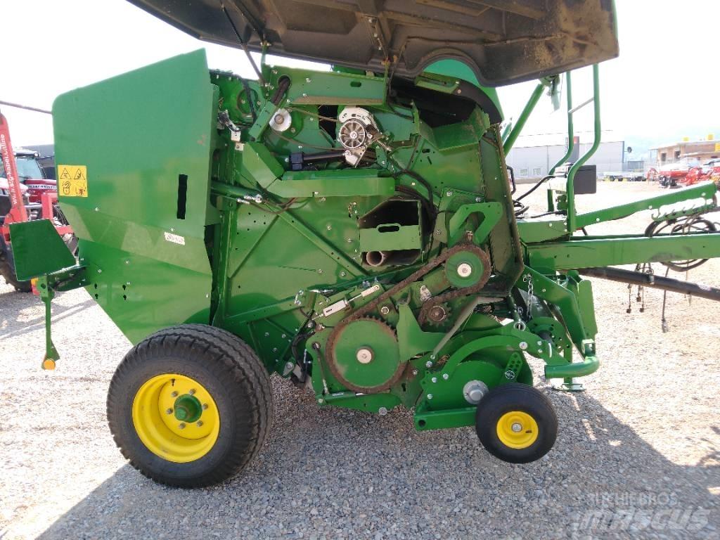 John Deere F441M 圆捆打捆机