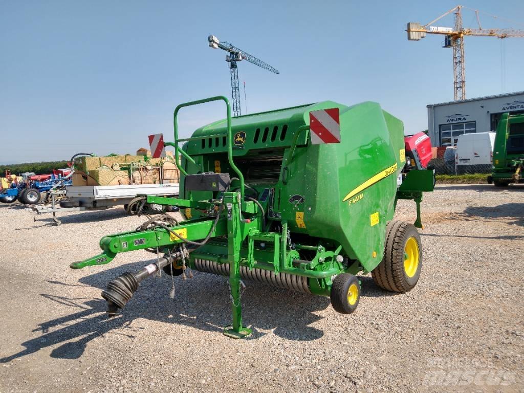 John Deere F441M 圆捆打捆机