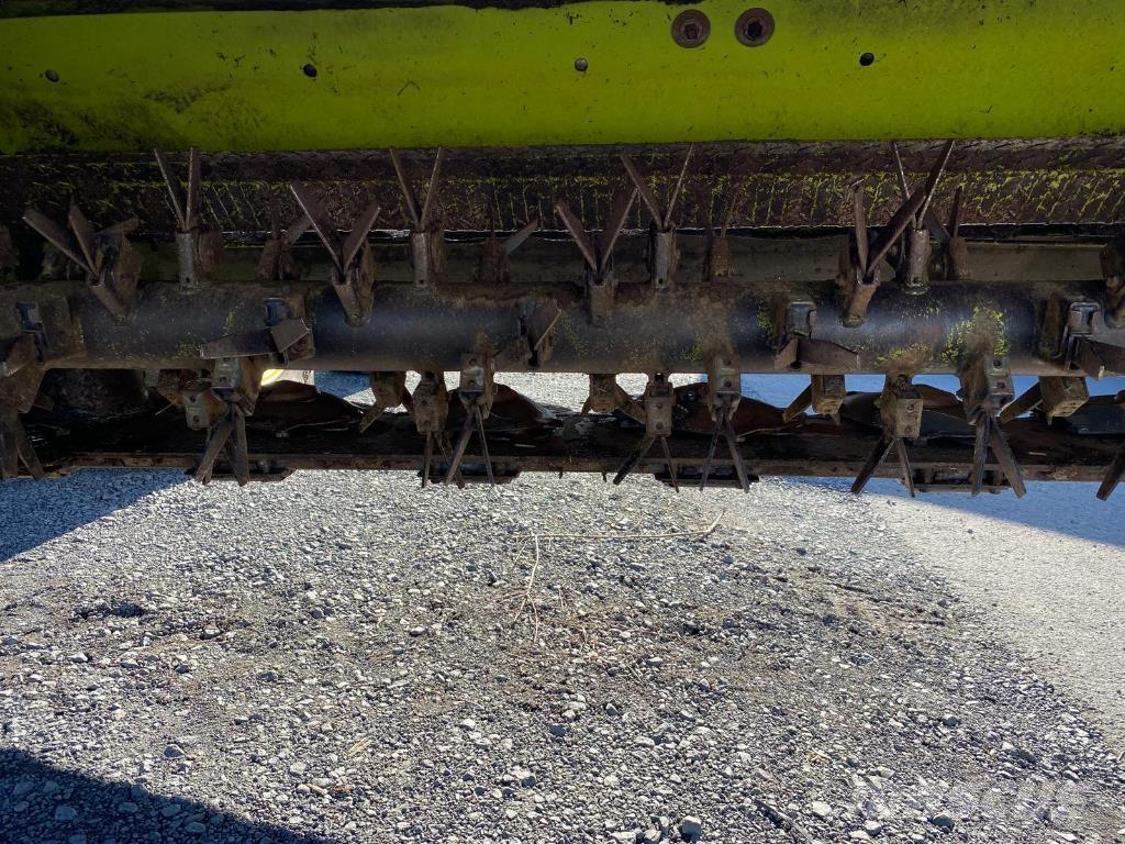 CLAAS DISCO 3050 装载牵引式割草机