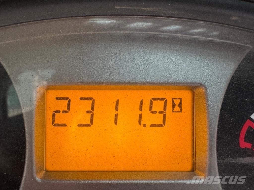 Bobcat S100 滑移装载机