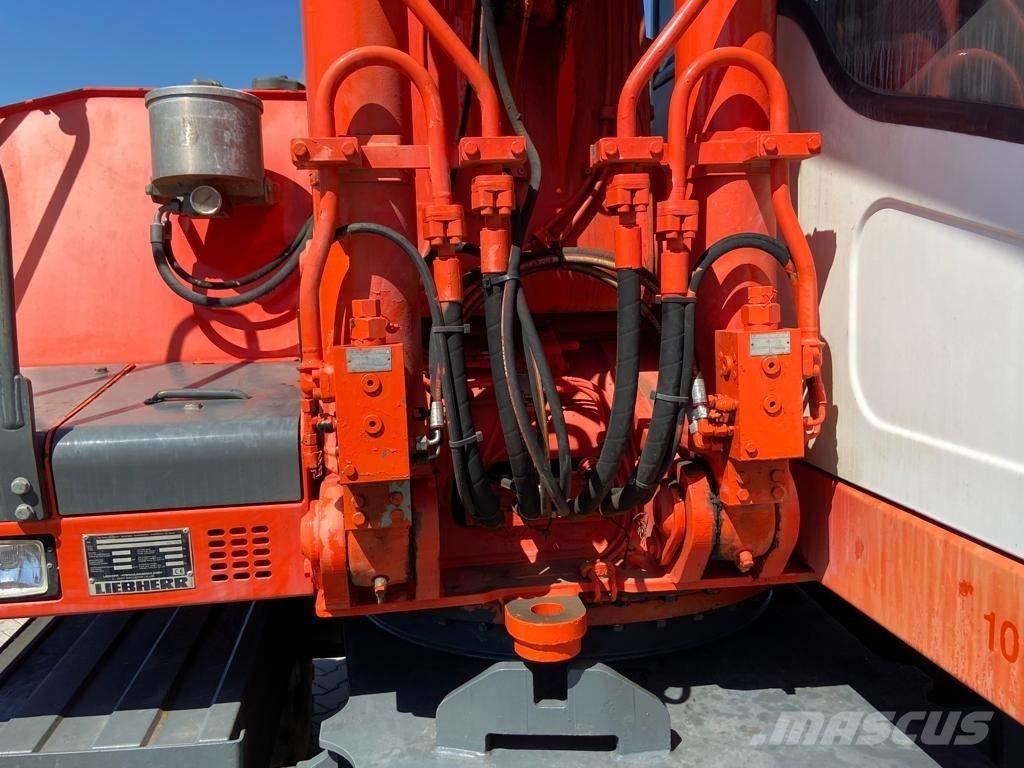 Liebherr A 900 C 轮式挖掘机