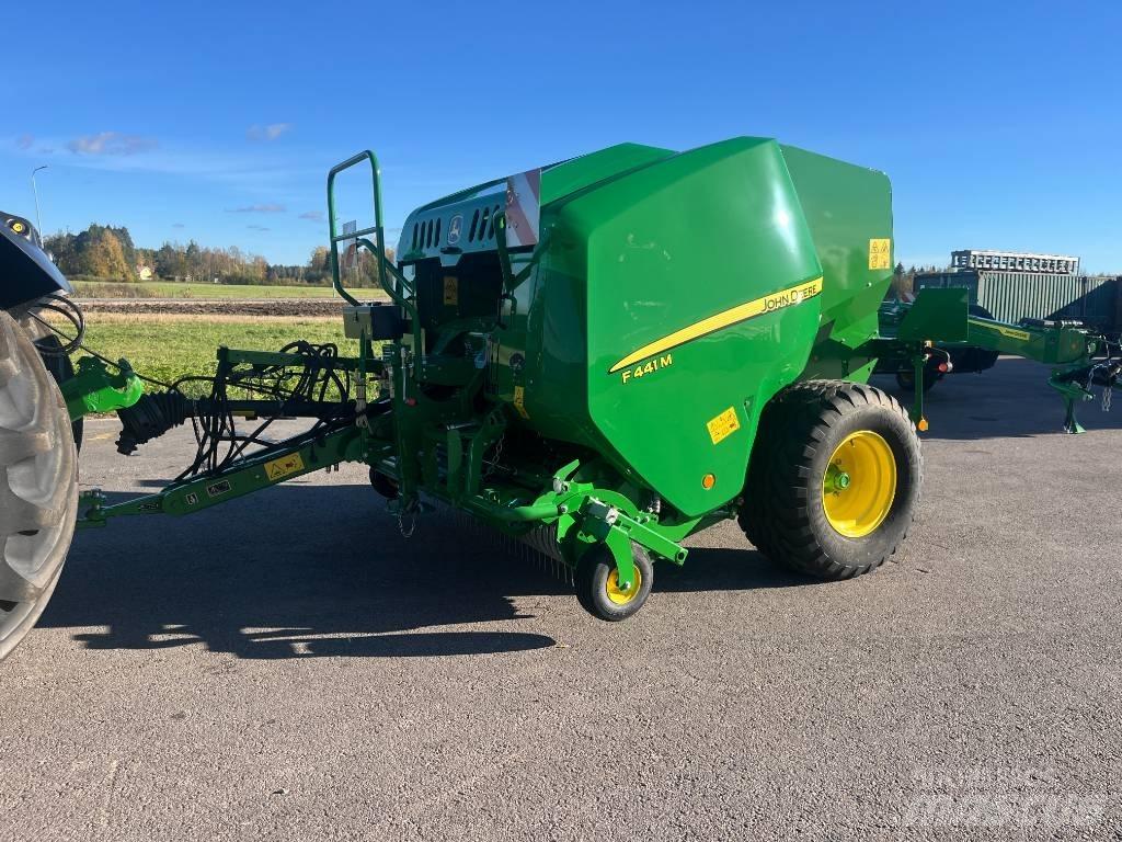 John Deere F441M 圆捆打捆机