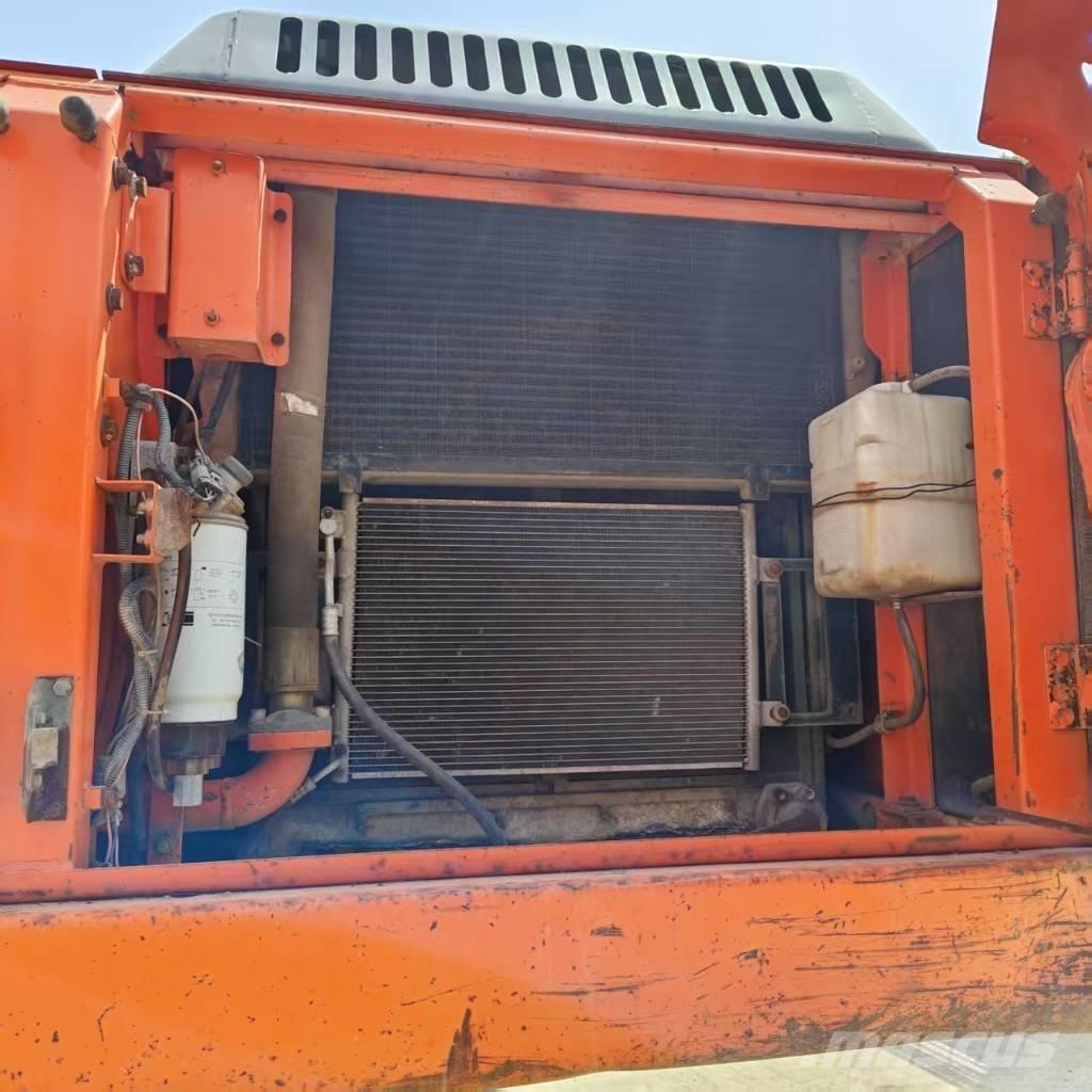 Doosan DX 300 LC 履带挖掘机