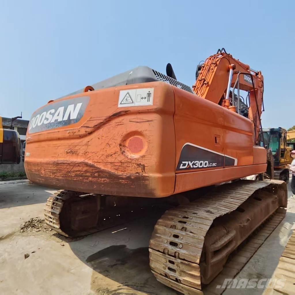 Doosan DX 300 LC 履带挖掘机