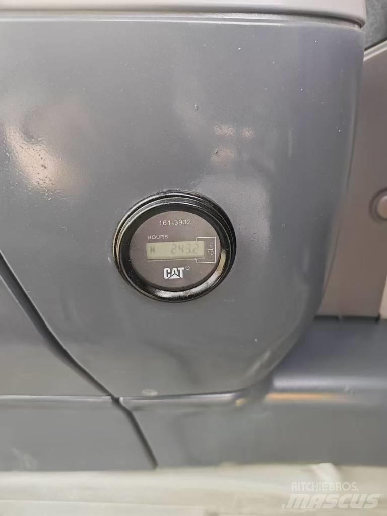 CAT 340D2L 履带挖掘机
