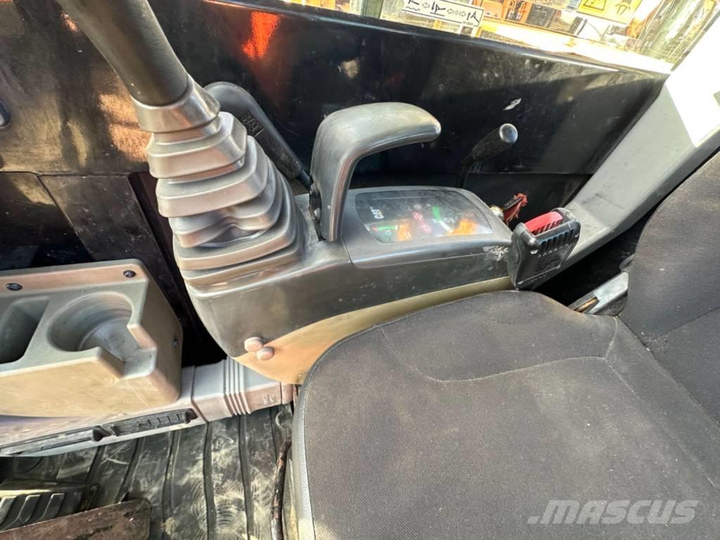 CAT 305.5E2 小型挖掘机