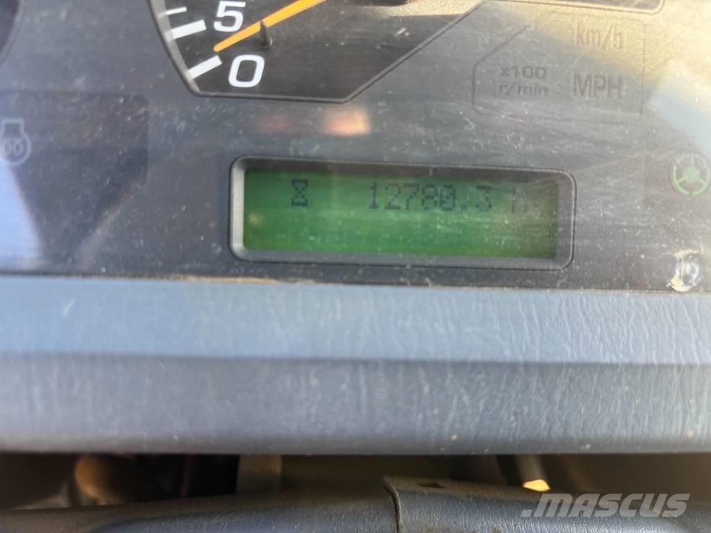 Komatsu WA250-6 轮式装载机