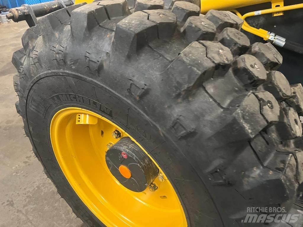 Komatsu WA100-8 小型装载机