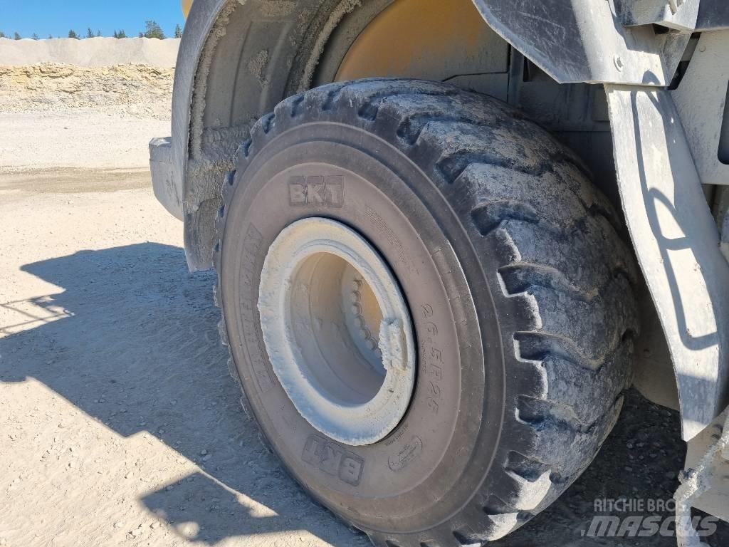 Komatsu WA 470-8 轮式装载机