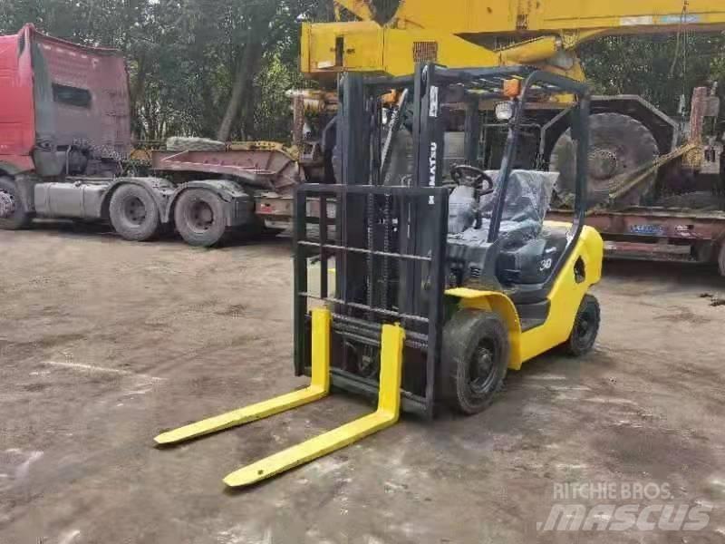 Komatsu 3Ton 柴油叉车