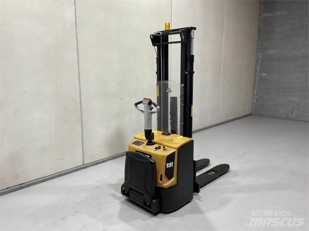 CAT NSP16N2R 行走式堆垛机