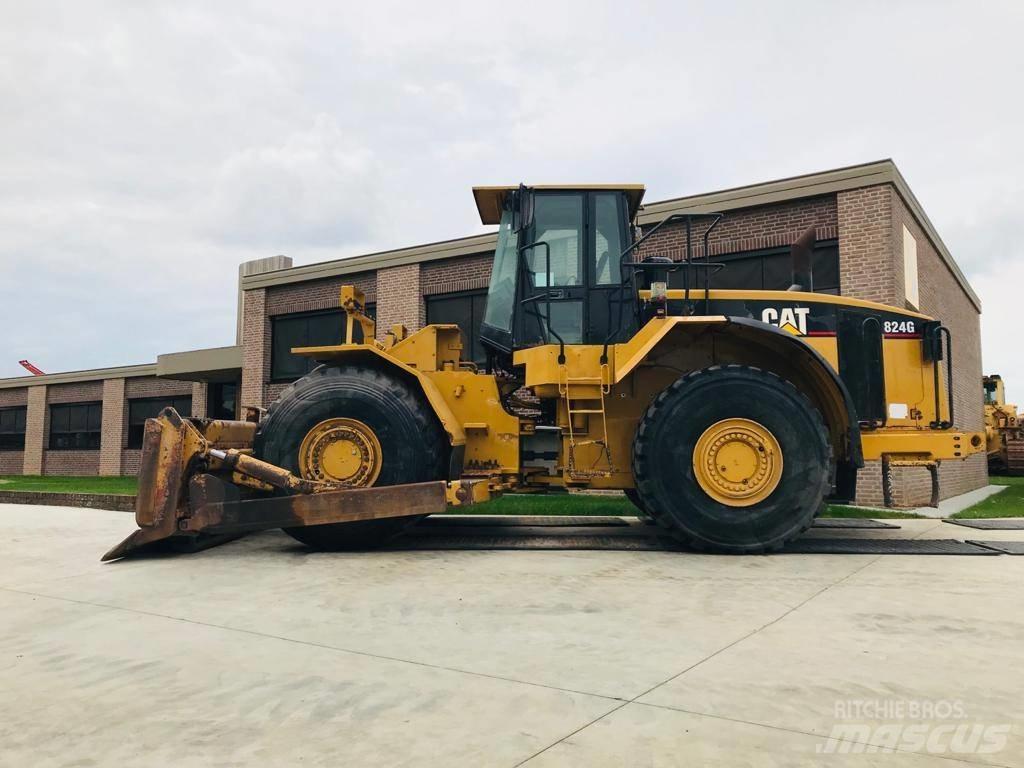 CAT 824 G 推土机
